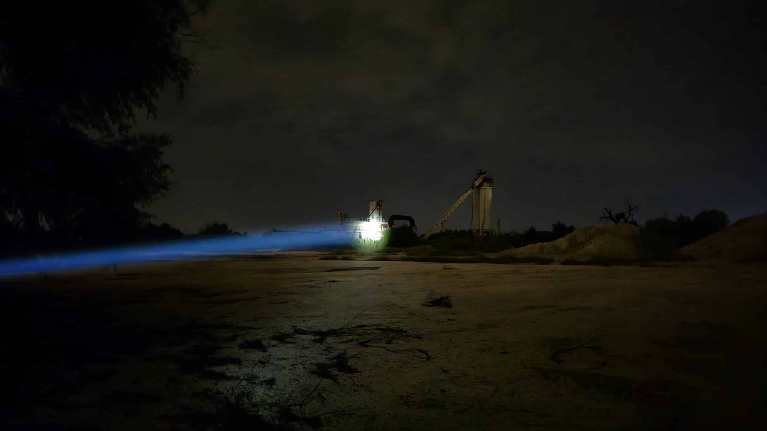 Z-Bolt BLAZER Hand Carry LEP Flashlight (Dual Fuel 18650) - Image 4